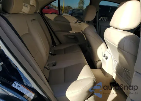 2010 Suzuki Kizashi Sls z USA, uszkodzony, nr VIN JS2RF9A73A6100331